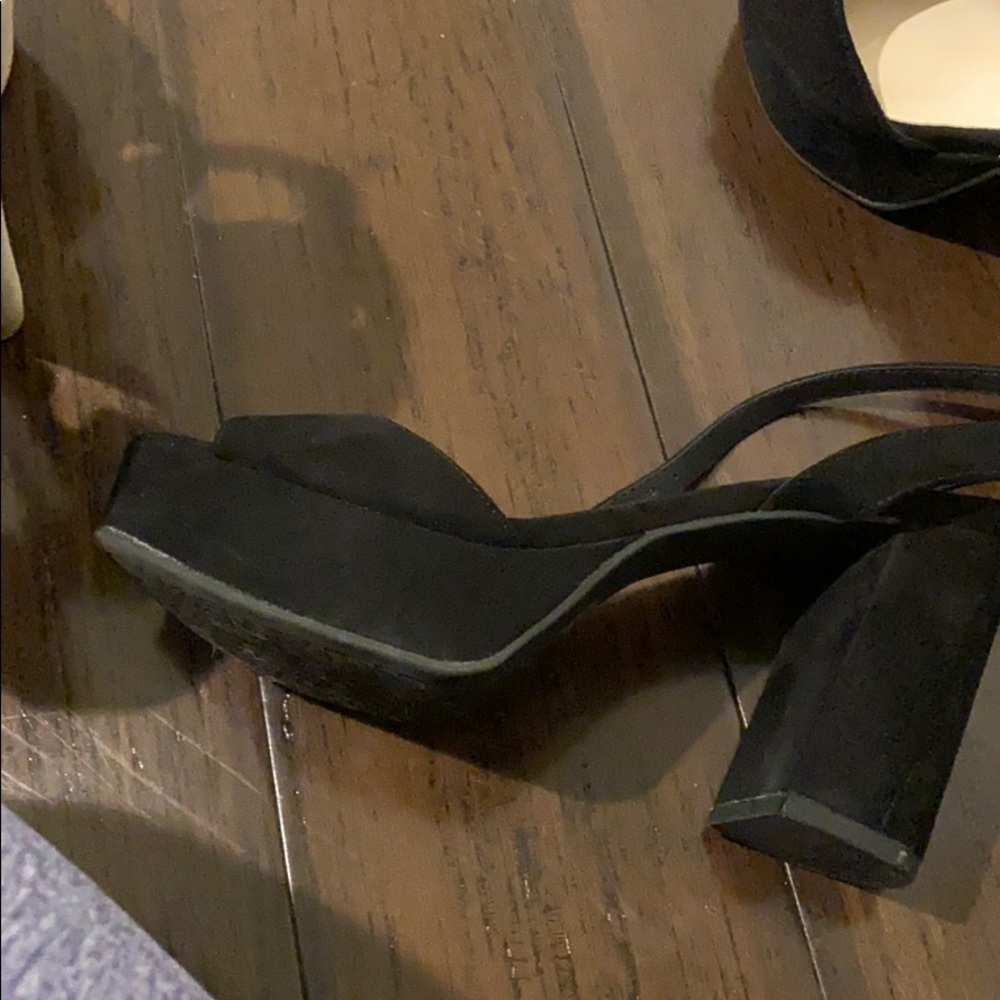 Sandals - Picture 2 of 4